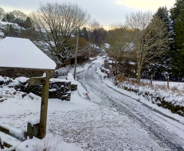 Cornwall wakes to snow