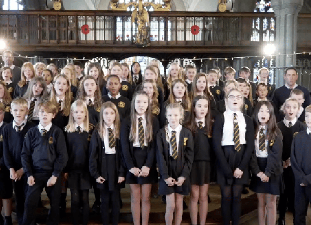 Primary school pupils starring in Christmas song