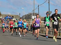 VIDEO: Hundreds of runners take part in the 2023 Looe 10 Miler