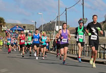 VIDEO: Hundreds of runners take part in the 2023 Looe 10 Miler