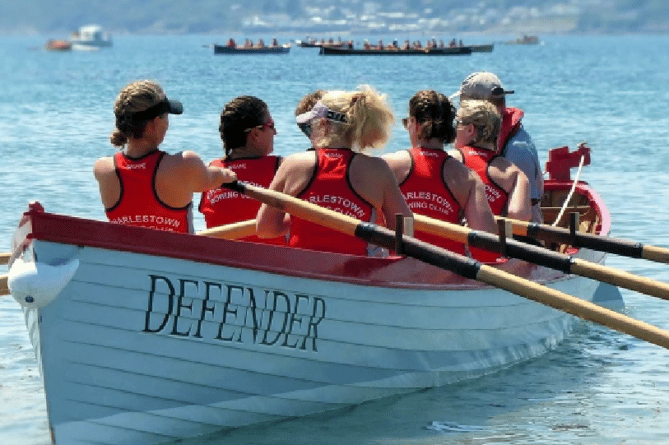Charlestown rowers in Defender