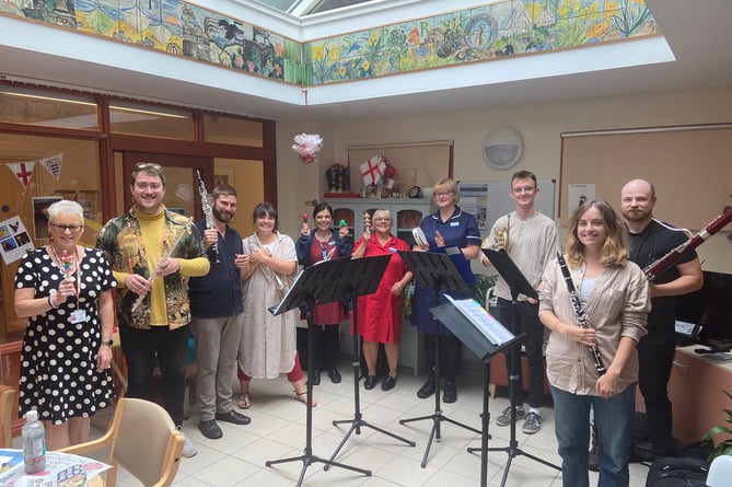 PAtients and hospital staff were able to join in with some of the pieces performed by the Endelienta Ensemble