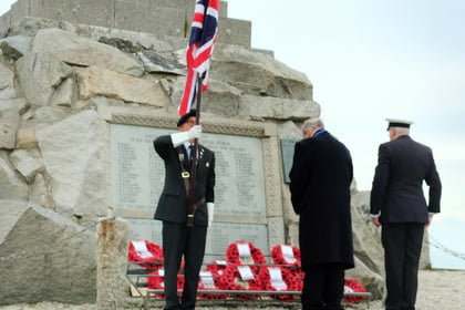 Video: Wreath laying ceremony held in Newquay to mark Remembrance Day