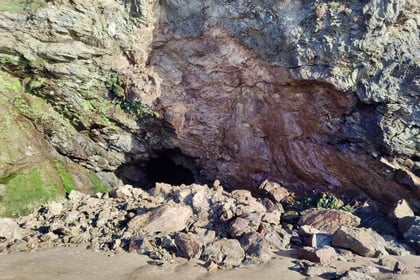 A further cliff collapse has happened at Mawgan Porth Beach 