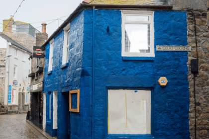 'Smurf blue’ shop repainted after complaints