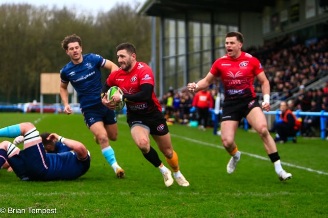 Returning full-back Kyle Moyle scored the Pirates' fourth try of the afternoon.