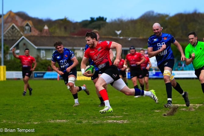 Cornish Pirates Ruaridh Dawson runs clear to score their first try on Sunday.