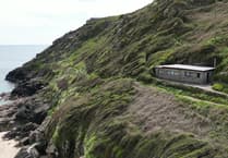 'Poldark' cottage set on cliff on sale for £400,000
