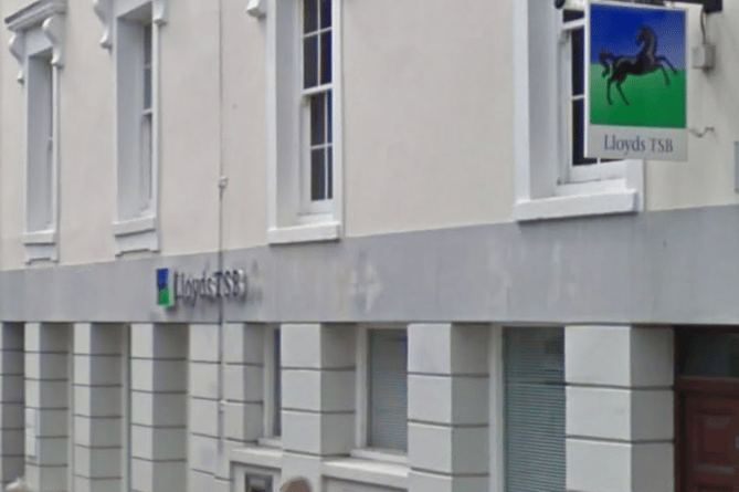 Lloyds Bank in Wadebridge, which will close in February 2024