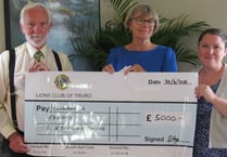 Lions give £5,000 to Penhaligon's Friends