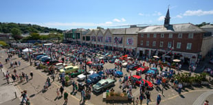 Classic car show enjoys packed crowds in baking sunshine