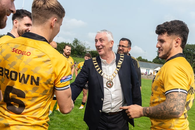 Speaker Sir Lindsay Hoyle meets Cornwall RLFC players 