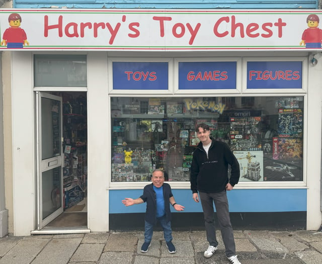 Warwick to re-open toy shop