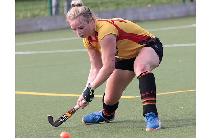 Emma Gladden keeps her eyes on the ball. Picture: Glen Rogers