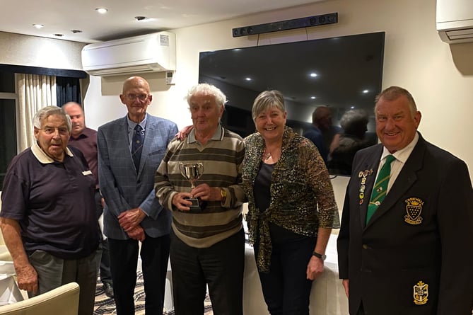 High 5 Winners – Norman Way, David Honey, Gary Burdon, Angie Hiett and Malcolm McCarthy who were part of the winning team along with Mike Best (Captain), Anna Edge, Francis Browne and Gary Handcock.