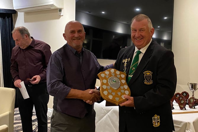 The Men's Tippett Shield winner, Roger Biddick, is presented the award by Malcolm McCarthy.