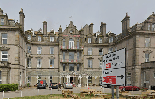 One of Newquay's most prominent hotels has shut after being sold