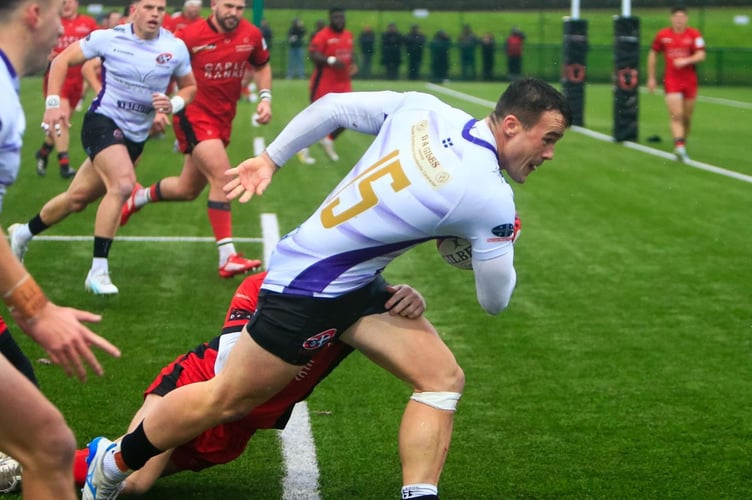 Pirates' full-back Will Trewin is about to score. Picture: Brian Tempest