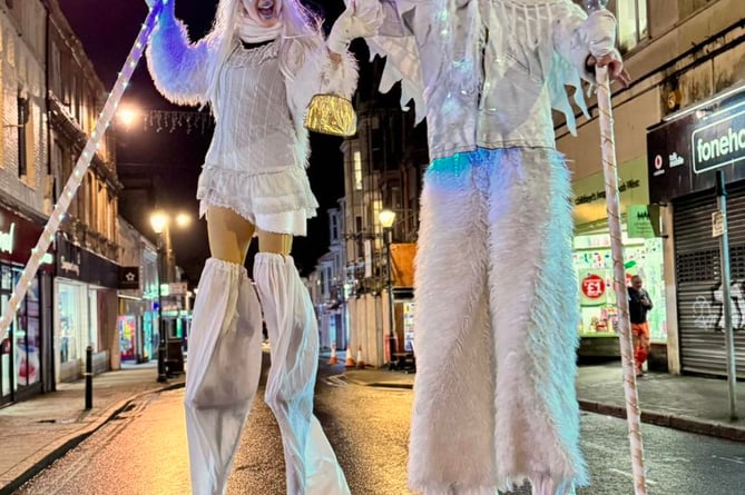 The Winter King and Queen stilt walkers (Picture: Camborne Town Council).