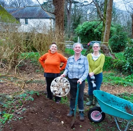 Volunteers Zoe Fox, Philippa Mills, Anne James (Secretary).