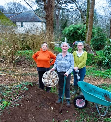 Volunteers Zoe Fox, Philippa Mills, Anne James (Secretary).