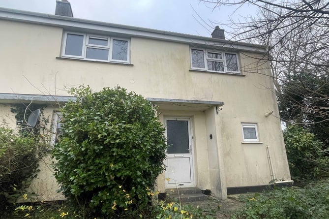 End-terrace house with two bedrooms and garage in Harcourt Close