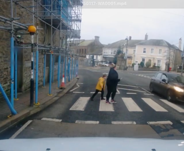 Near miss on Liskeard zebra crossing as driver fails to stop